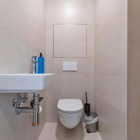 Lam Lakeside - Ac - Free Parking Apartment *