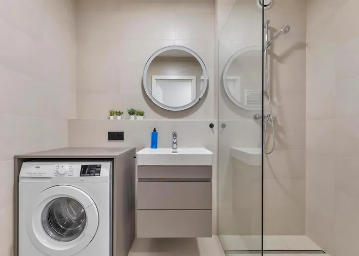 Apartment Lam Lakeside - Ac - Free Parking Pressburg